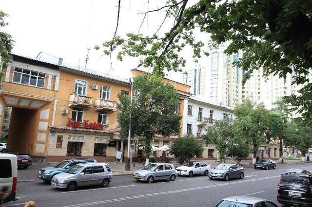 Апартаменты Apartment Nadezhda at Kabanbay Batyra 122 Алматы-20